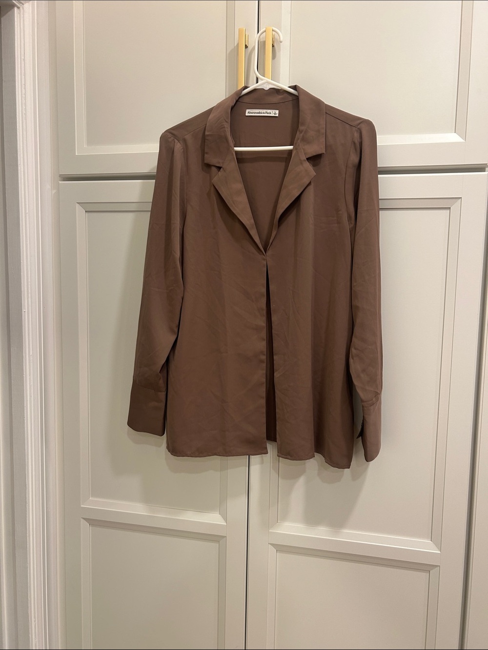Abercrombie & Fitch Drape
Blazer Blouse Taupe Long Sleeve Hook Front